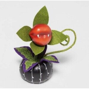 Hyde & Eek Ghoulish Garden Creepy Kiss Of Death Faux Succulent  Vampire